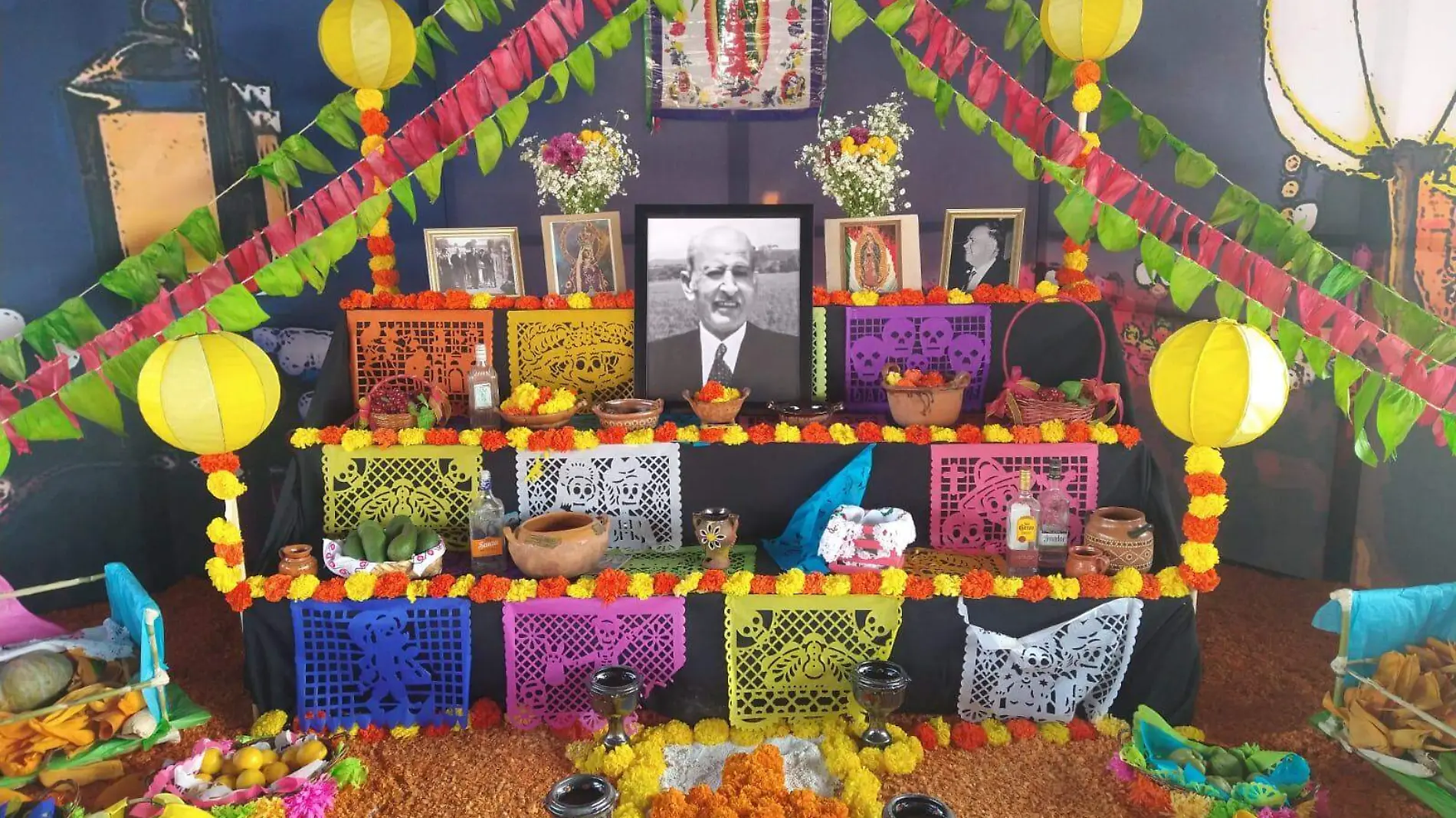 Ofrenda Farolitos